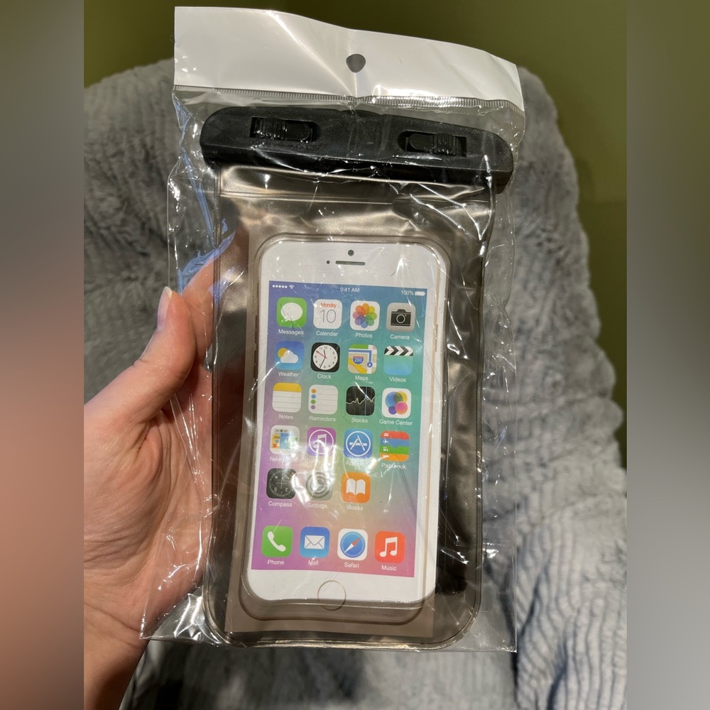 🆓 FREE w/ purchase 🆓 TideWe Waterproof Phone Case / Bag